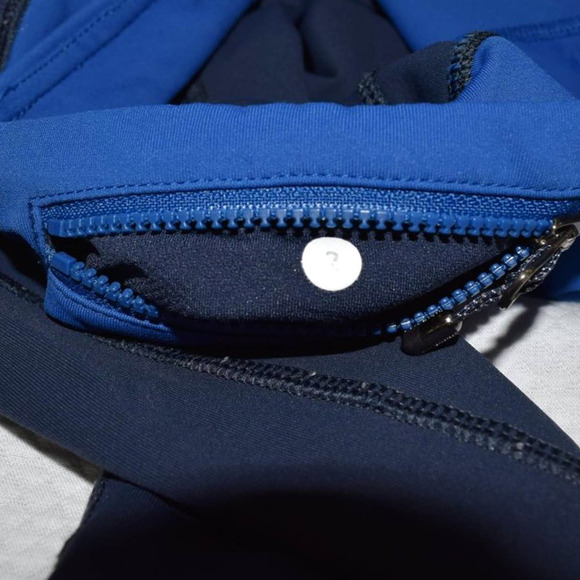 LULULEMON - blue and black color athletic capris with reflectors, size 2 - Picture 3 of 3